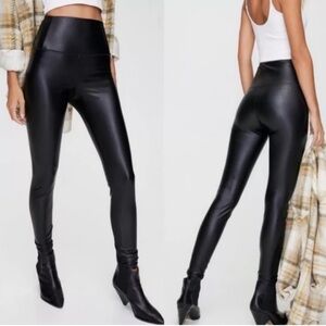 Aritzia Wilfred Free Daria Pant High Waisted Vegan Leather
Leggings Black Size S